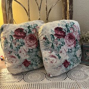 Accent Pillows , Colorful Flowers 🌺 Zipper, Trim on Edging , Shabby Chic